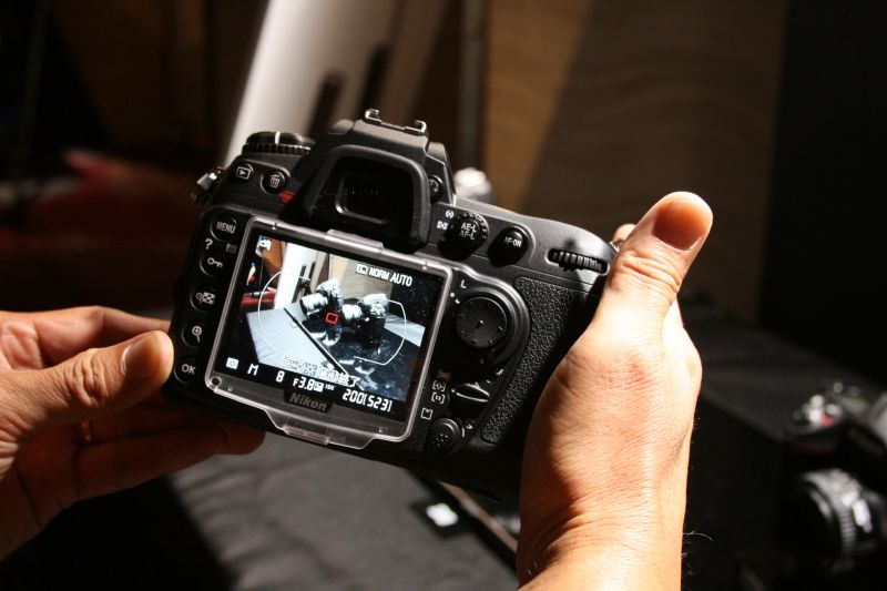 Illustration for article titled Hands On D3 and D300 Impressions: Beefy and Beautiful